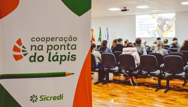 EDUCAO FINANCEIRA NA ESCOLA: PARCERIA ENTRE FAMLIAS, ESCOLA E SICREDI