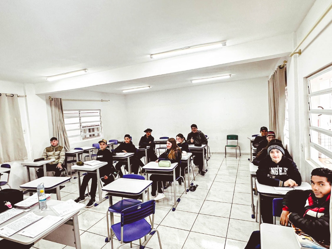 AULAS EXTRAS DE PORTUGUÊS: INVESTINDO NO FUTURO DA EDUCAÇÃO