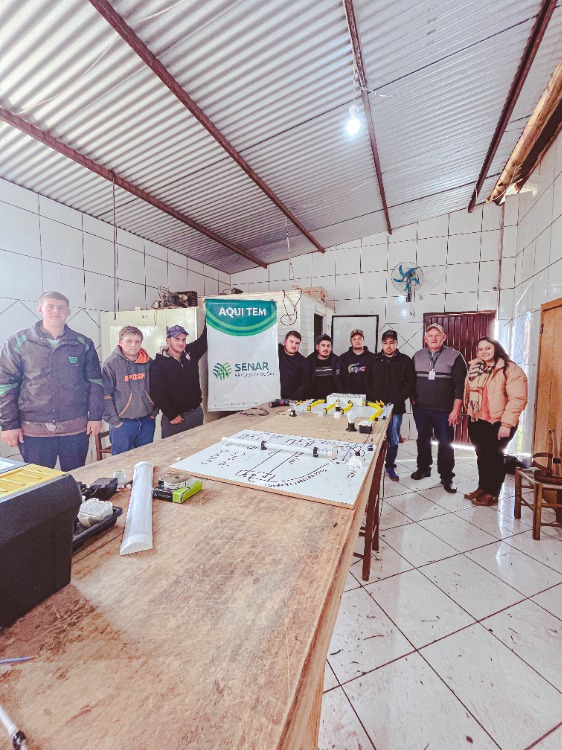 CURSO DE ELETRICISTA RURAL É CONCLUÍDO COM SUCESSO EM VILA VITÓRIA