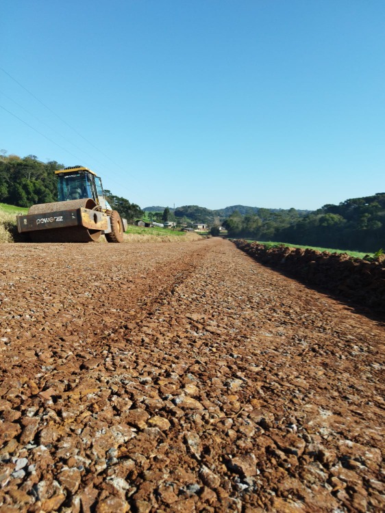 OBRAS MELHORAM A INFRAESTRUTURA NA COMUNIDADE DO ARAÇÁ BAIXO